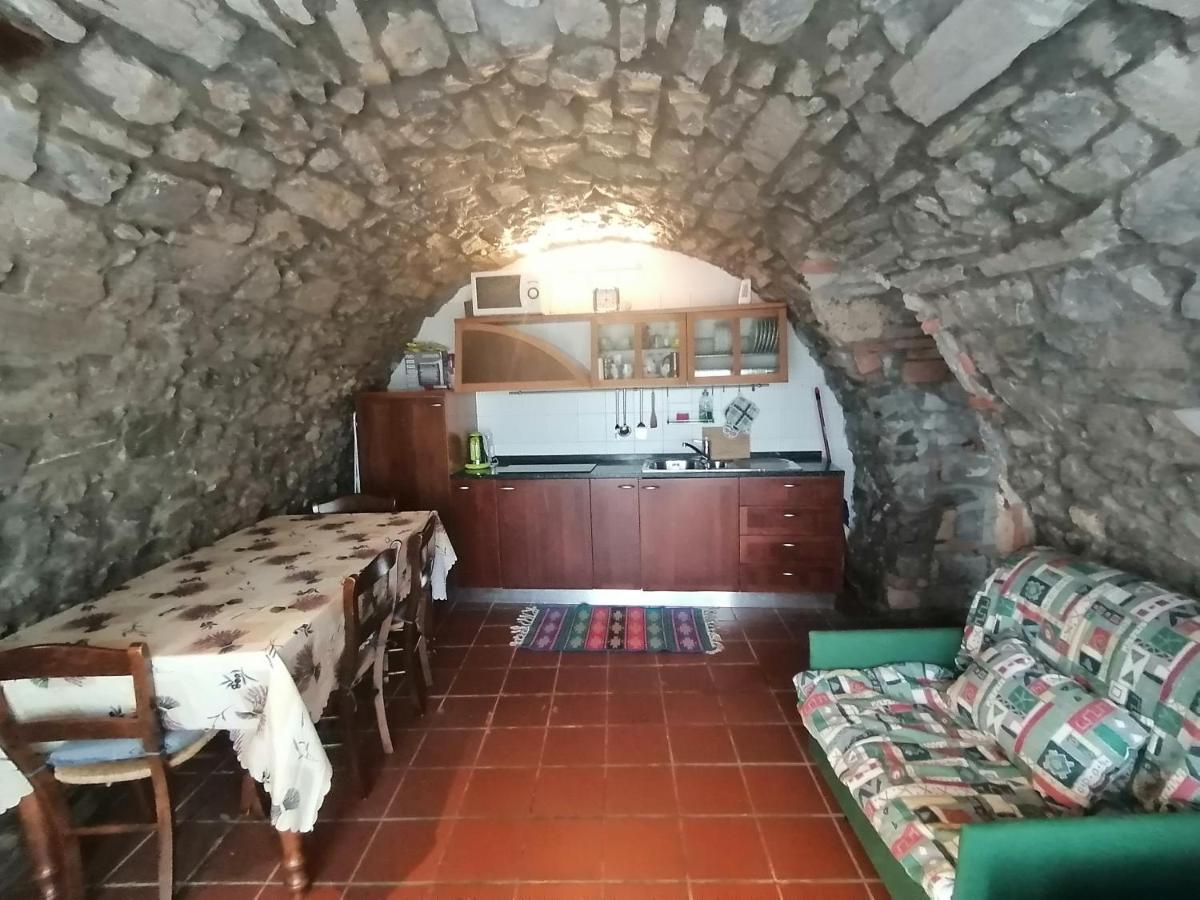 Casa Sasso Apartamento Tavernola Bergamasca Exterior foto